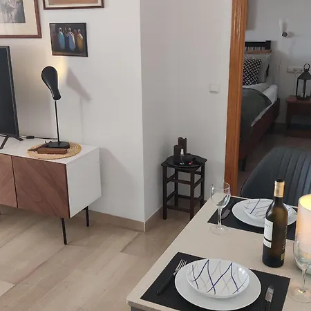 Cosy 1 Bed 50m2 Terrace Apartment